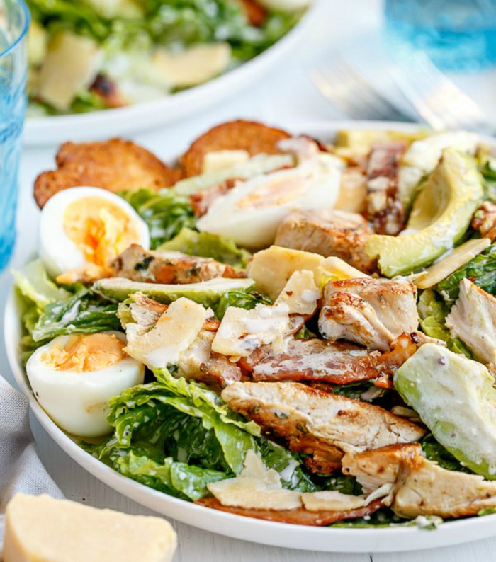 Idei de salată Alimentație sănătoasă de pui Avocado Caeser Salad